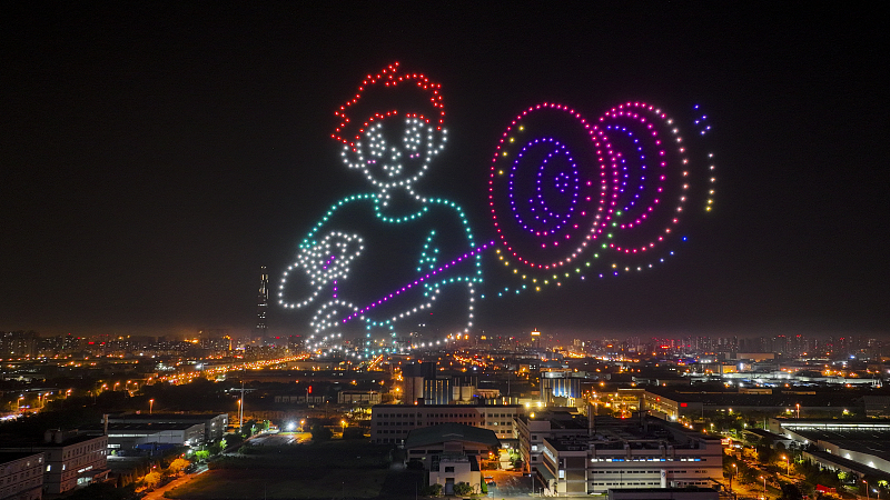 عروض ضوئية في تيانجين احتفالا بيوم الطفل