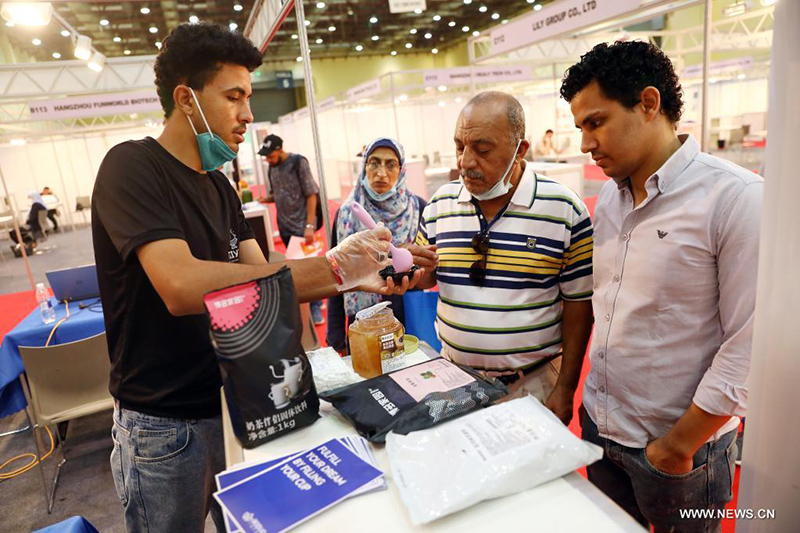 تقرير إخباري: المنتجات الصينية تجذب العملاء المصريين خلال معرض تجاري في القاهرة