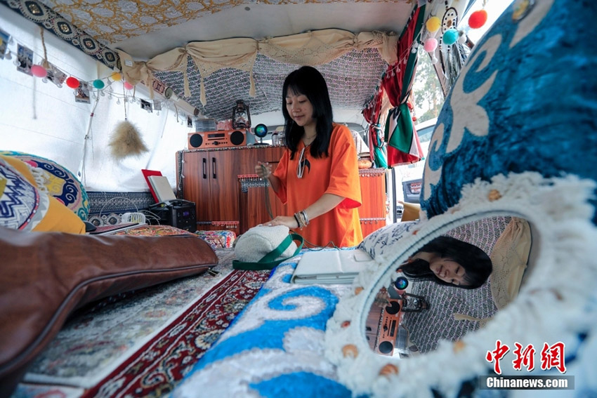 الحياة البدوية لزوجين في شينجيانغ تثير إعجاب متابعي مواقع التواصل