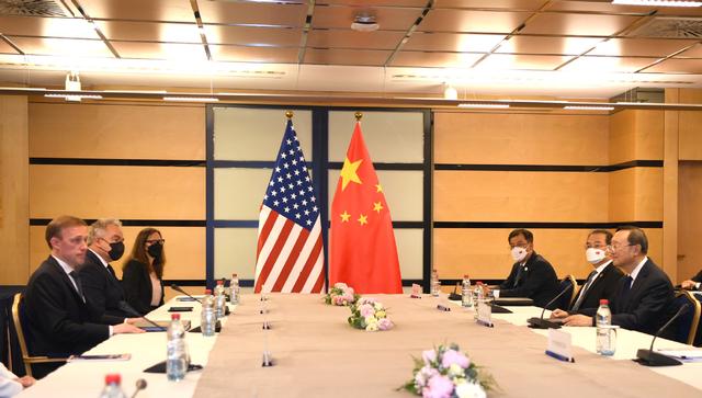 دبلوماسي صيني كبير يلتقي مستشار الأمن القومي الأمريكي