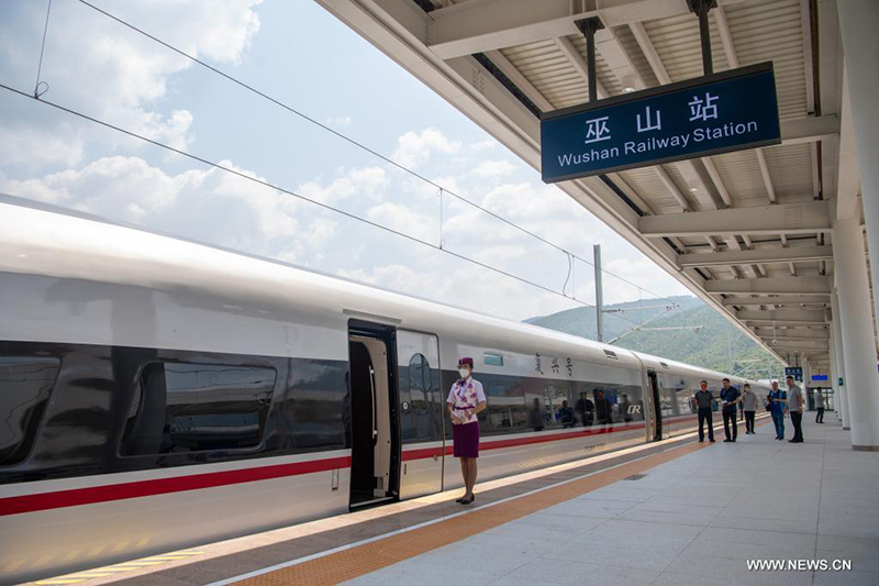التشغيل التجريبي لخط السكك الحديدية الرابط بين تشونغتشينغ وتشنغتشو