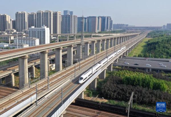 خط سكة حديد فائق السرعة يربط بين مدينتي تشونغتشينغ و تشنغتشو الصينيتين