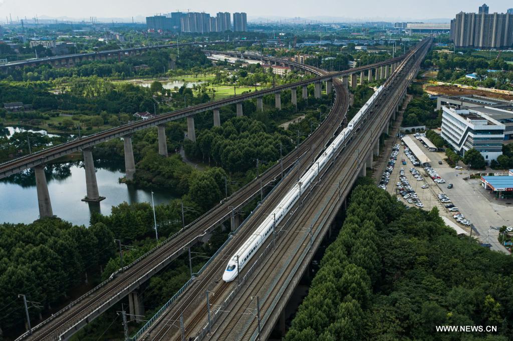 بدء تشغيل خط سكة حديد بكين-ووهان فائق السرعة بسرعة 350 كم في الساعة