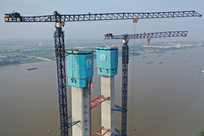  جيانغسو: عملية بناء جسر لونغتان العابر على نهر يانغتسي تقوم على قدم وساق