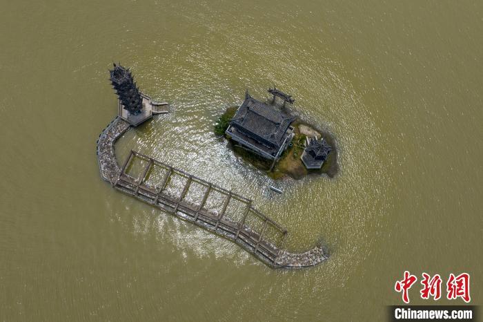 مستوى المياه في بحيرة بويانغ في جيانغشي مستمر في الارتفاع