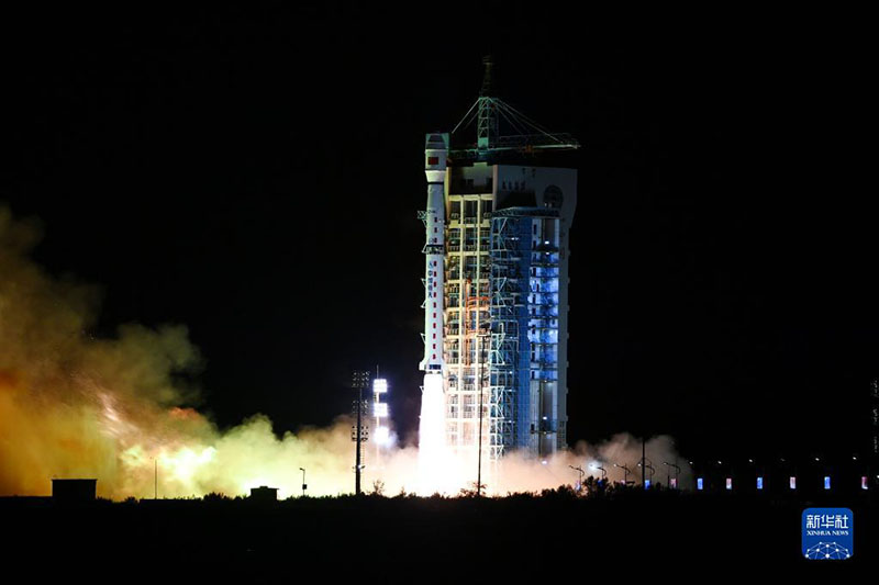 الصين تطلق قمرا صناعيا جديدا لرصد الأرض