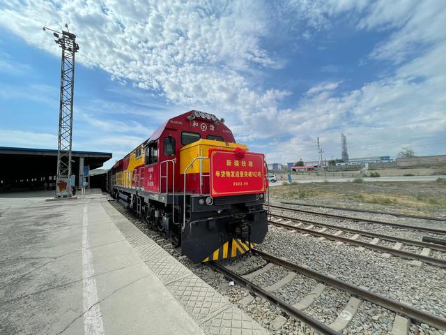 أكثر من 100 مليون طن... حجم الشحن عبر السكك الحديدية في شينجيانغ حتى الآن خلال عام 2022