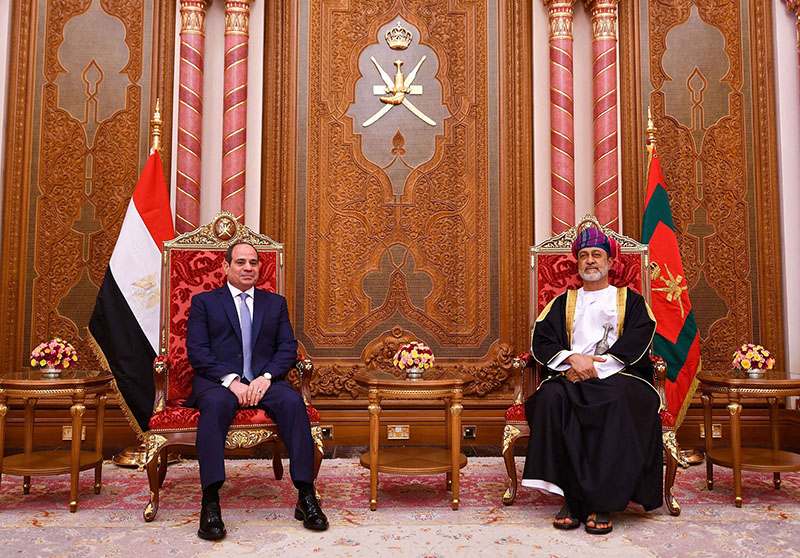 سلطان عمان والرئيس المصري يوجهان بدراسة إنشاء صندوق استثماري بين البلدين