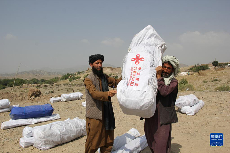 مسؤول أفغاني يشكر الصين على مساعدتها للعائلات المتضررة من الزلزال