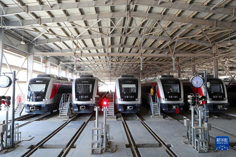تقرير إخباري: السيسي يفتتح القطار الخفيف (LRT) بالتعاون مع الصين ومشروعات نقل أخرى