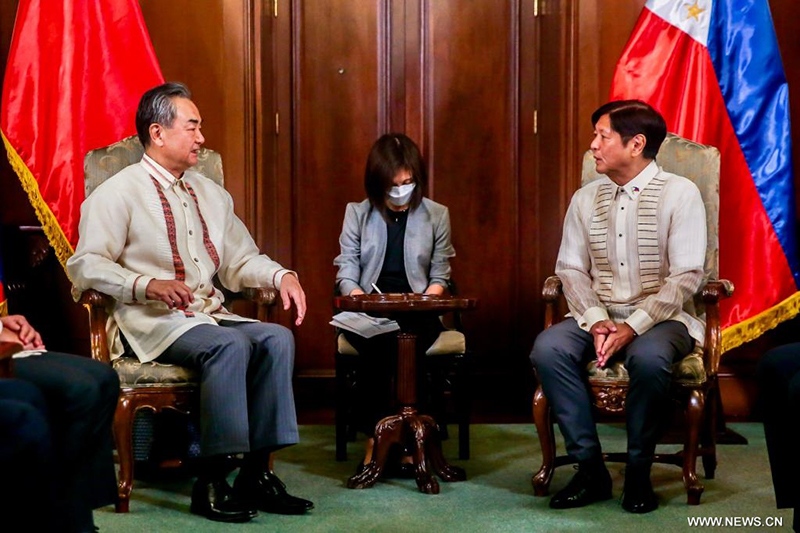 الصين والفلبين تتفقان على تطوير التعاون وحل الخلافات من خلال الحوار