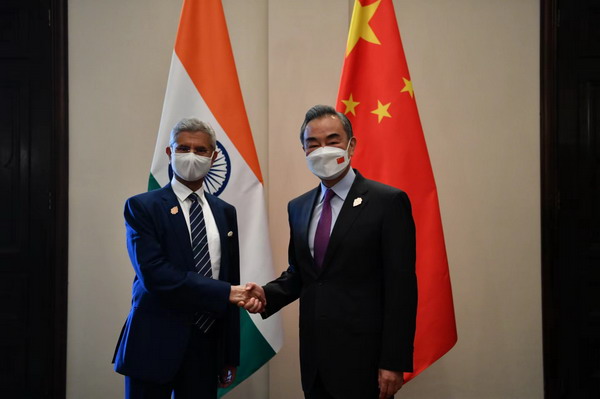 وزير الخارجية الصيني يلتقي نظيره الهندي لبحث العلاقات الثنائية