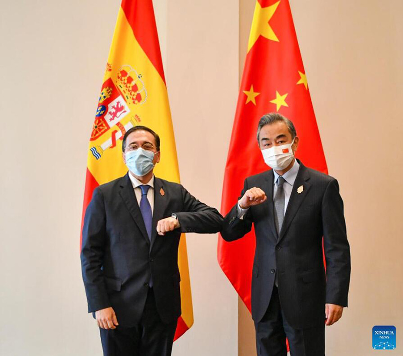 الصين وإسبانيا تتفقان على زيادة تعزيز العلاقات