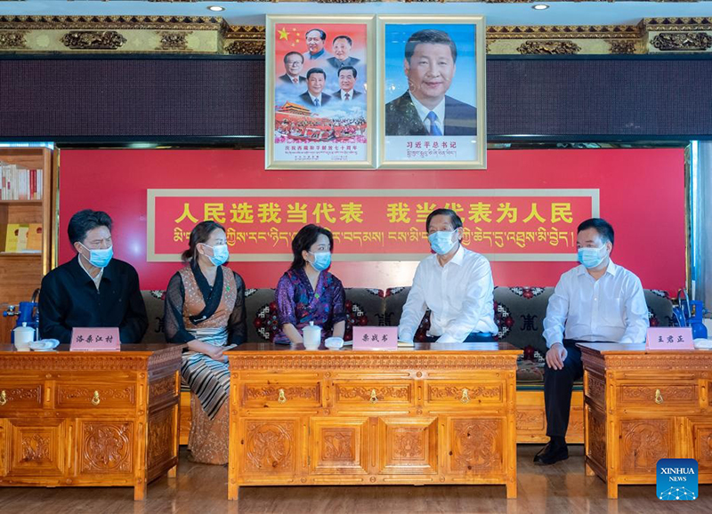 كبير المشرعين الصينيين يؤكد أهمية الحماية الإيكولوجية في هضبة تشينغهاي-التبت