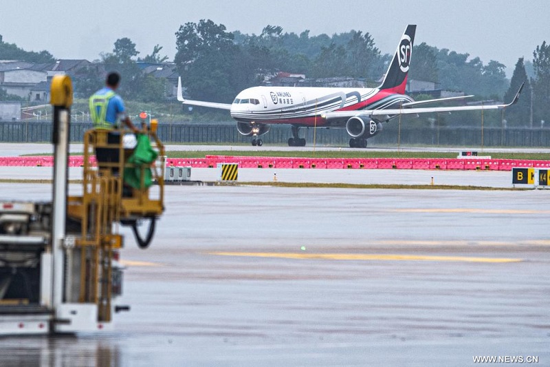 الصين تفتتح أول مطار محوري تخصصي للشحن في آسيا