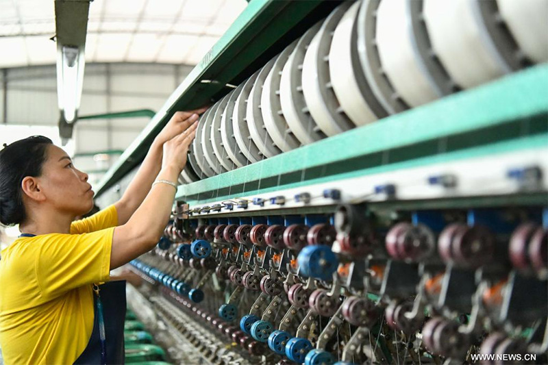 صناعة الحرير تساعد على زيادة دخول المحليين في محافظة بجنوب غربي الصين