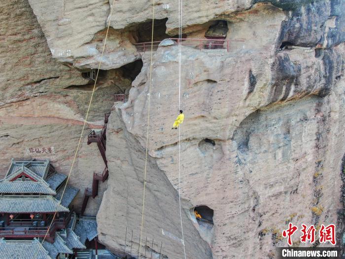 الدفن على الجروف الصخرية، طقوس غامضة لمملكة يوي القديمة بجنوب الصين