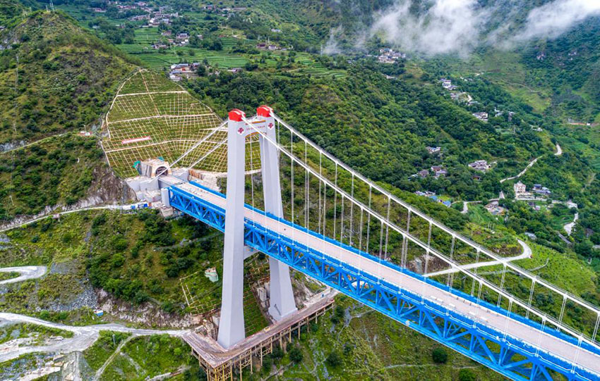 الصور: الجسر الكبير لنهر جينشا على طول خط سكة حديد ليجيانغ- شانغريلا في مقاطعة يوننان