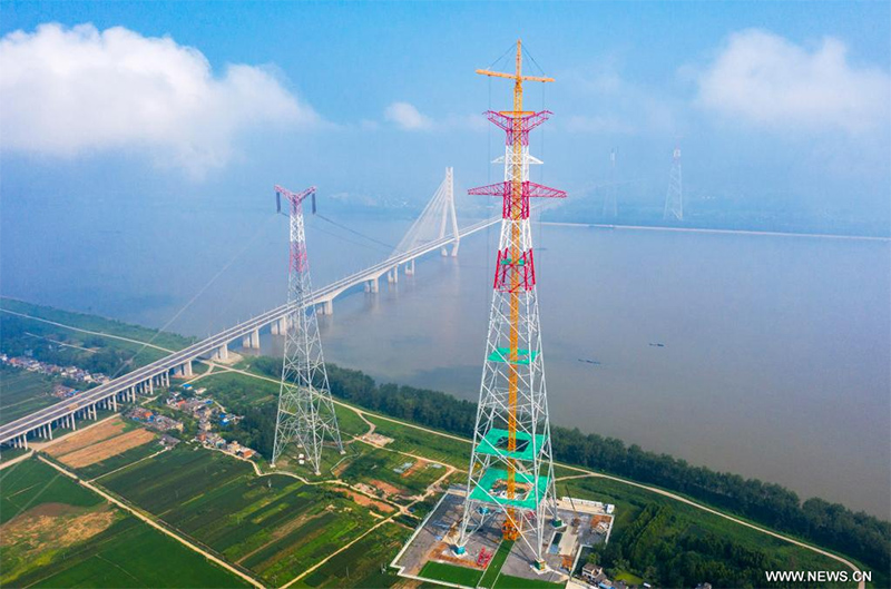 إنجاز أعمال البناء لبرج كهربائي ضخم بارتفاع 345 مترا بشرقي الصين