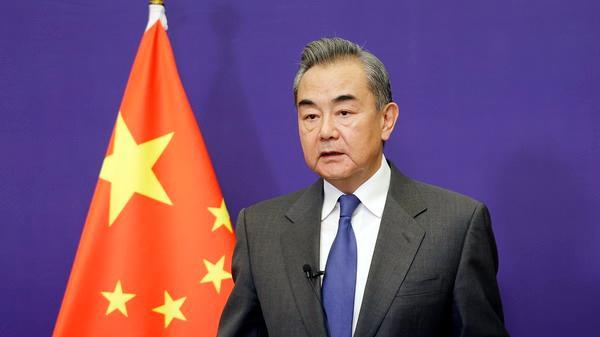 وزير الخارجية الصيني يحذر السياسيين الأمريكيين الذين 
