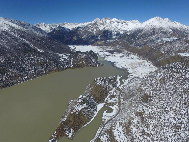 الصين تحرز تقدما ملحوظا في رعاية البيئة الطبيعية للمناطق الجبلية الجليدية المحيطة بهضبة تشينغهاي-التبت