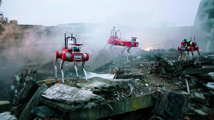 روبوت إنقاذ صيني فائق التكنولوجيا يظهر في معرض تشجيانغ لتجارة مواد الطوارئ