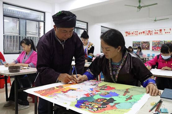 الرسم يساعد الفلاحين الصينيين على تحسين حياتهم المعيشية