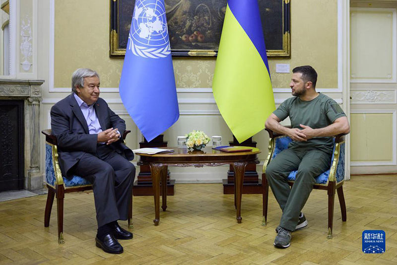 الرئيس الأوكراني والأمين العام للأمم المتحدة يجتمعان بشأن صادرات الحبوب والوضع في محطة زابوريجيا للطاقة النووية