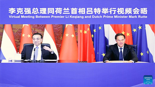 رئيس مجلس الدولة الصيني يلتقي رئيس الوزراء الهولندي افتراضيا لبحث العلاقات الثنائية