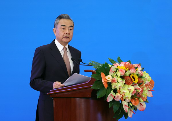 وزير الخارجية الصيني يحضر حفلا بمناسبة الذكرى الثلاثين لإقامة العلاقات بين الصين وكوريا الجنوبية