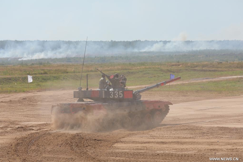 الفريق الصيني يشارك في بياتلون الدبابات بدورة الألعاب العسكرية بروسيا