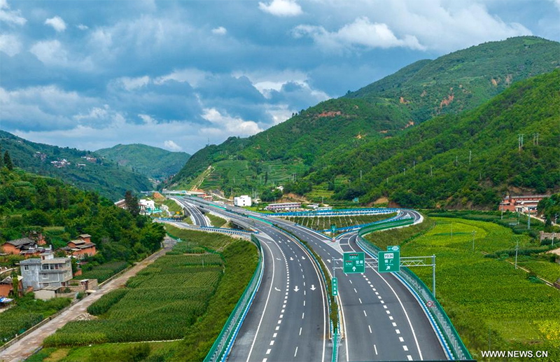  افتتاح طريق يوشي - تشوشيونغ السريع بجنوب غربي الصين