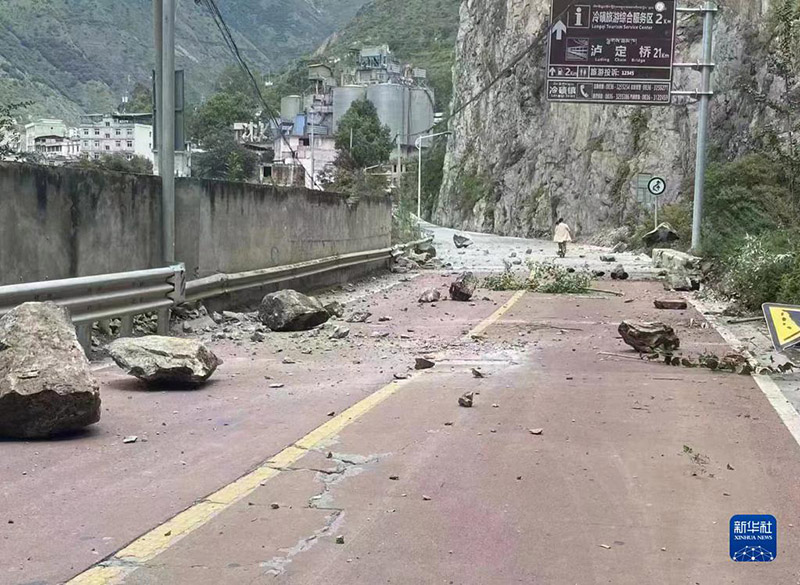 زلزال بقوة 6.8 درجة يضرب مقاطعة سيتشوان بجنوب غربي الصين