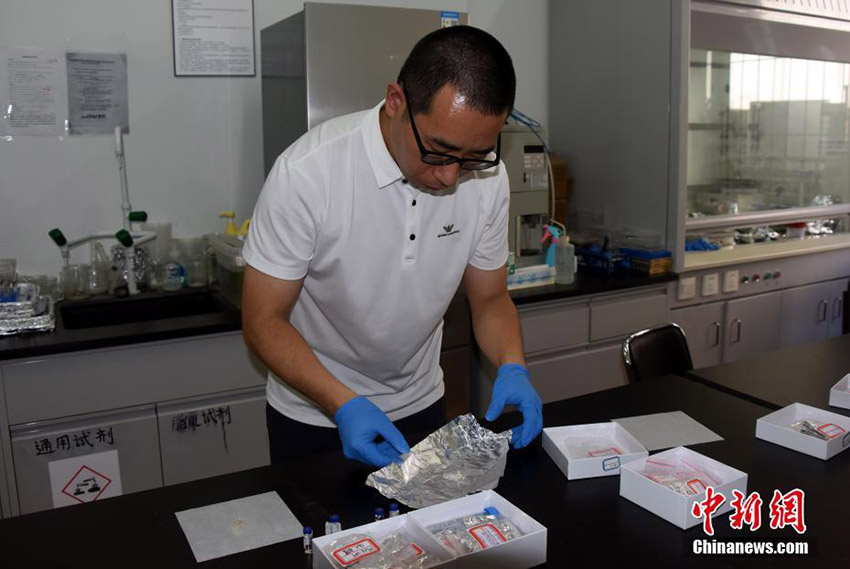 الصين تكتشف أول مستحضر تجميل اصطناعي من الرصاص الأبيض في العالم