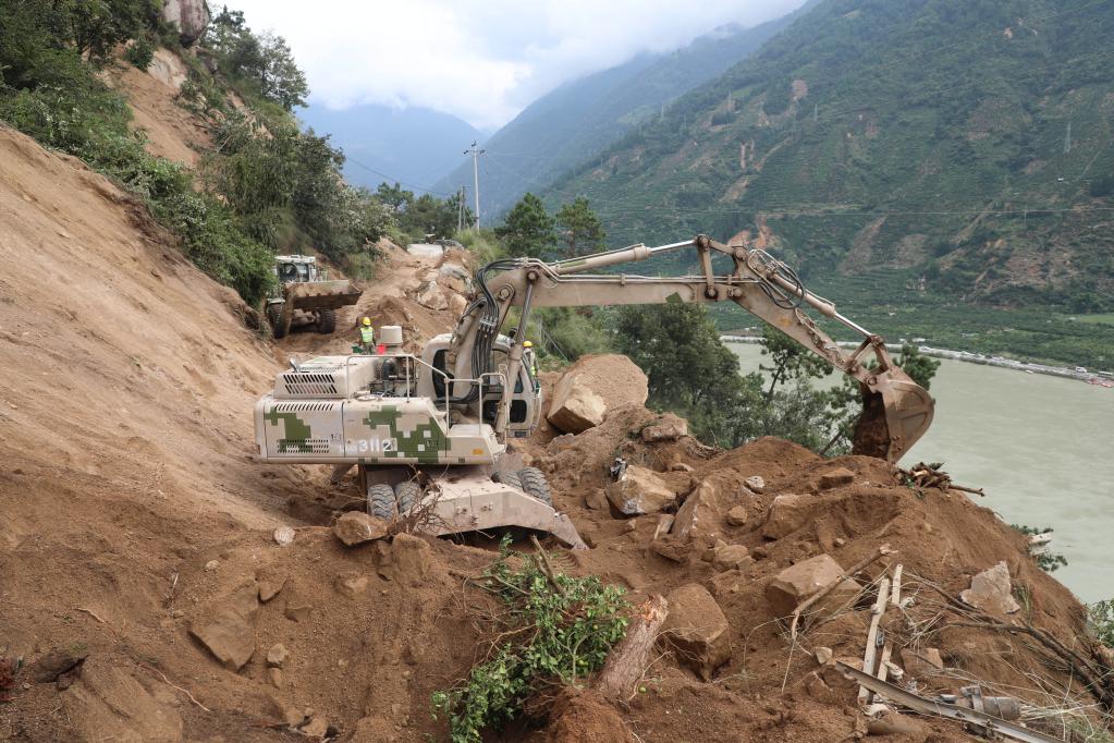 تواصل أعمال الإغاثة من الزلزال في مقاطعة سيتشوان بجنوب غربي الصين