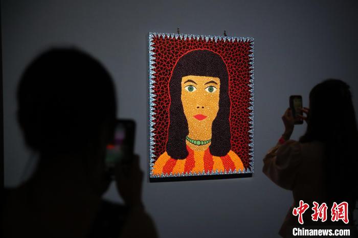 افتتاح معرض لأشهر لوحات البورتريه بشنغهاي