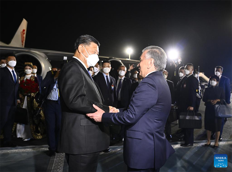 شي يصل إلى أوزبكستان في زيارة دولة ولحضور قمة منظمة شانغهاي للتعاون