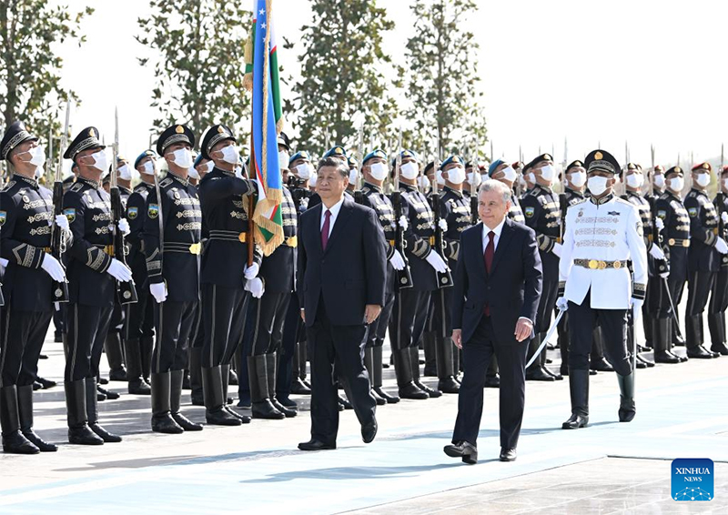الصين وأوزبكستان تتعهدان بتعزيز التعاون متبادل المنفعة