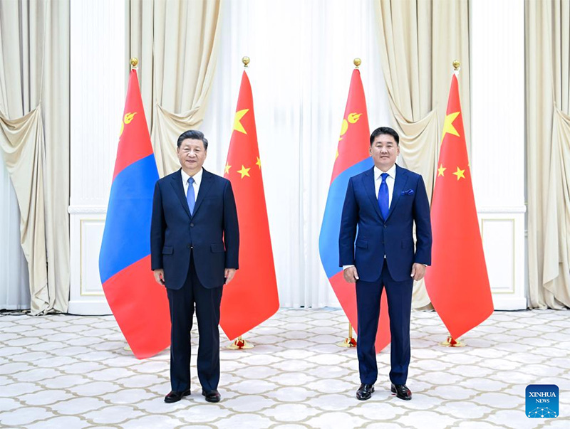 شي يلتقي الرئيس المنغولي خورلسوخ