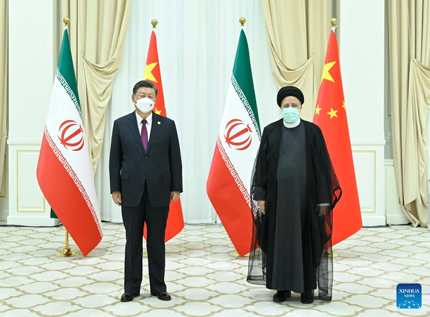 شي يلتقي الرئيس الإيراني إبراهيم رئيسي