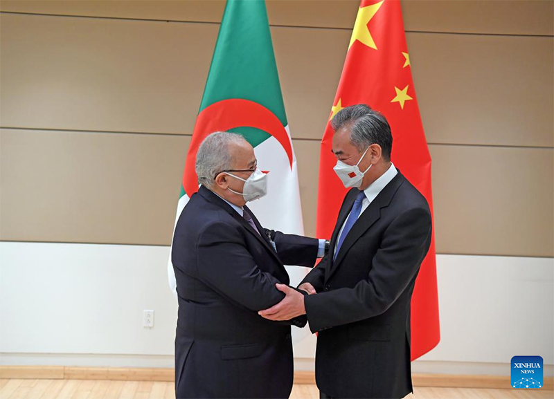 وزيرا خارجية الصين والجزائر يلتقيان على هامش الدورة الـ77 للجمعية العامة للأمم المتحدة