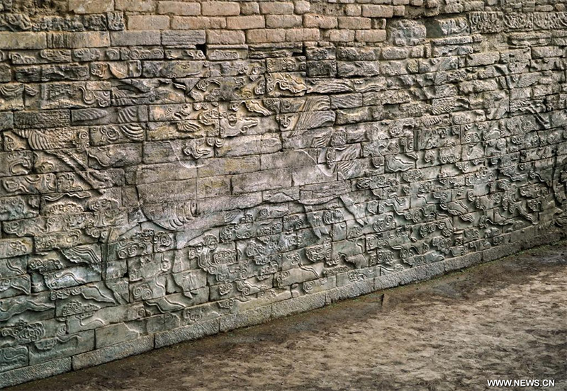 اكتشاف جداريتين حجريتين من عصر أسرة سونغ الشمالية بوسط الصين