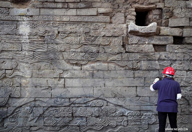 اكتشاف جداريتين حجريتين من عصر أسرة سونغ الشمالية بوسط الصين