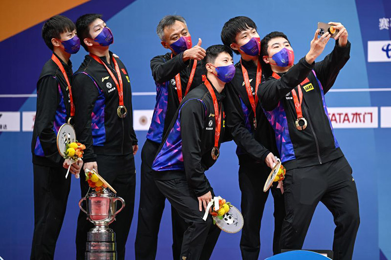 الصورة: فوز منتخب الرجال الصيني ببطولة العالم الـ 56 لكرة الطاولة