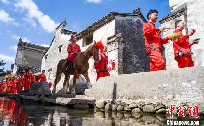 موكب الزفاف... تراث ثقافي مميز في مقاطعة تشجيانغ شرق الصين
