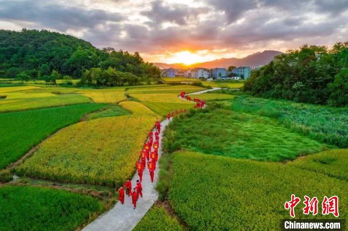 موكب الزفاف... تراث ثقافي مميز في مقاطعة تشجيانغ شرق الصين