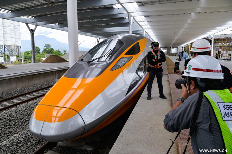 خط السكك الحديدية فائق السرعة بين جاكرتا وباندونغ
