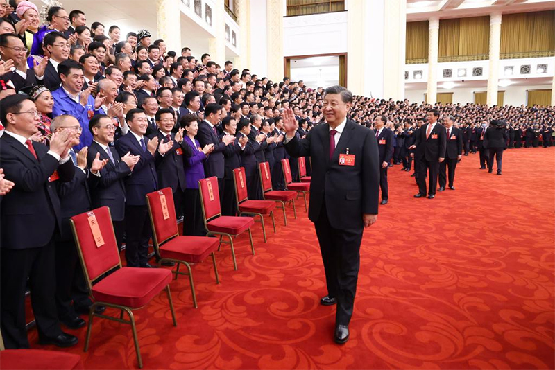 شي يلتقي بمندوبي المؤتمر الوطني للحزب الشيوعي الصيني