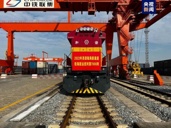 القطارات السككية-البحرية متعددة الوسائط في الصين تكمل 7 آلاف رحلة عبر الممر التجاري هذا العام