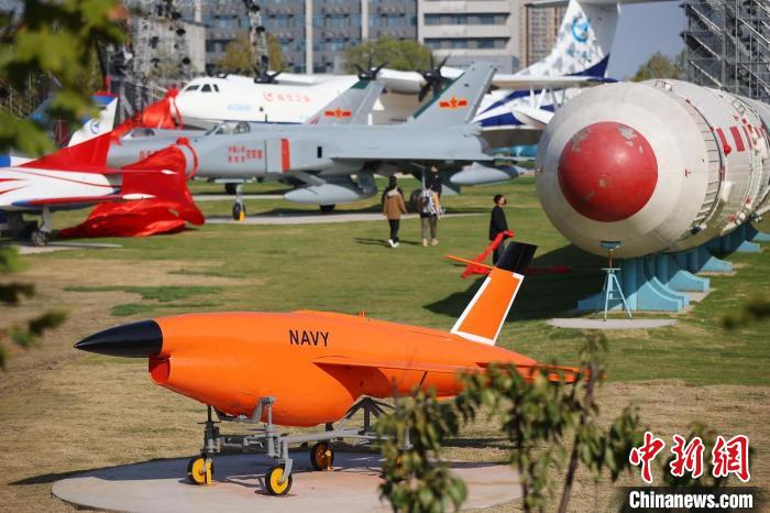 جامعة نانجينغ للملاحة الجوية والفضائية تعرض مركبات الطيران والفضاء